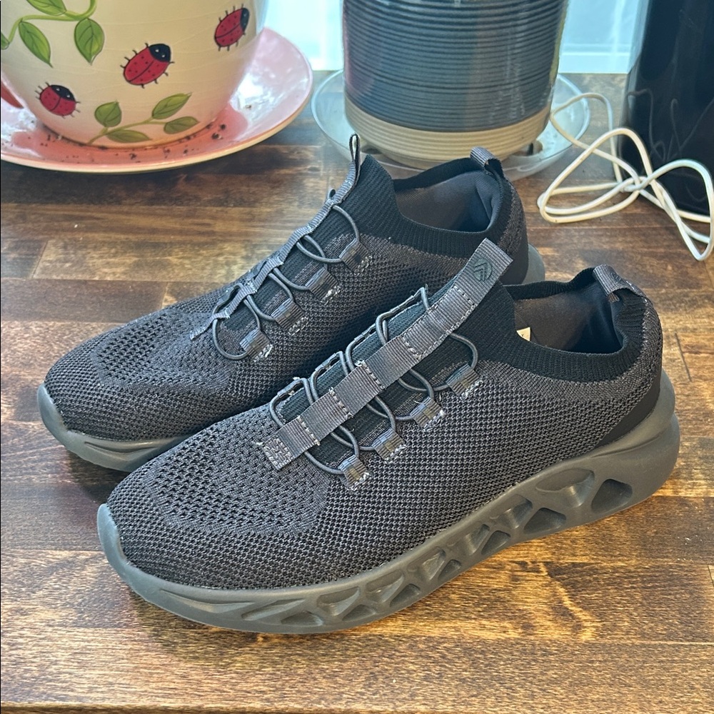 Stylish Black Men's Sneakers